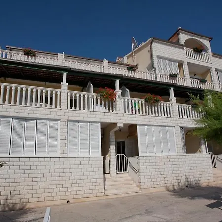 Apartment Superb Beachfront Luxury Seaview With Private Beach Milna (Hvar)