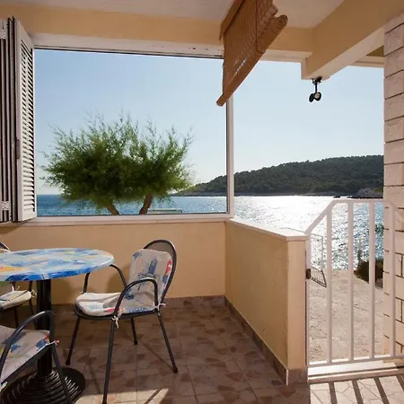 Apartment Superb Beachfront Luxury Seaview With Private Beach Milna (Hvar)