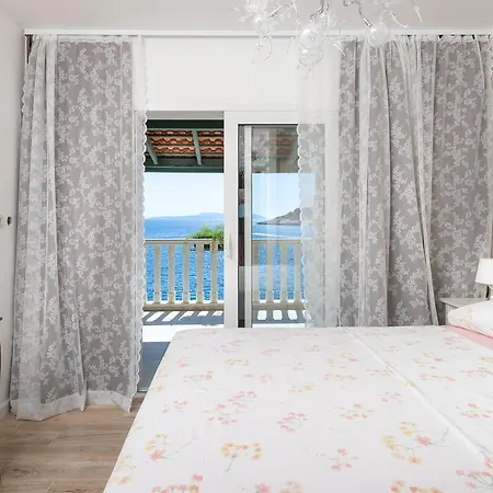 Superb Beachfront Luxury Seaview With Private Beach *