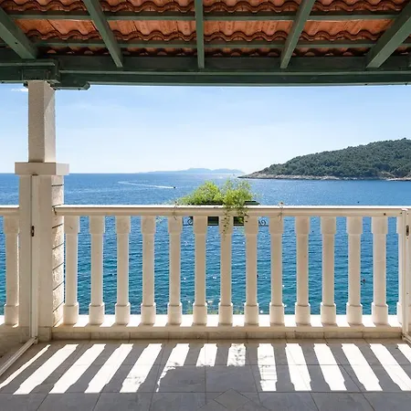 Superb Beachfront Luxury Seaview With Private Beach *