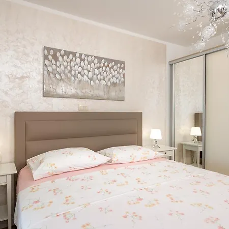 Apartment Superb Beachfront Luxury Seaview With Private Beach *