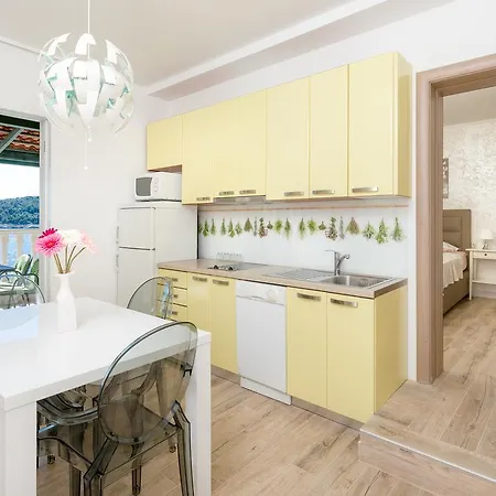 Apartment Superb Beachfront Luxury Seaview With Private Beach Milna (Hvar)