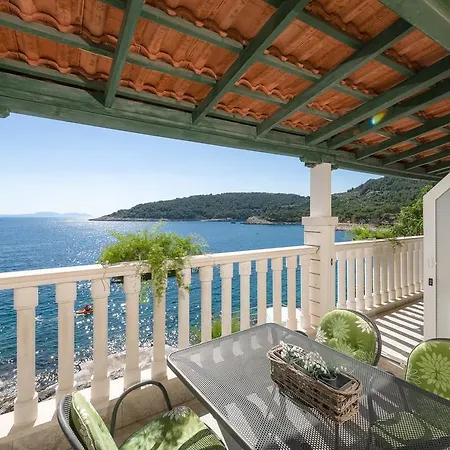 Superb Beachfront Luxury Seaview With Private Beach *