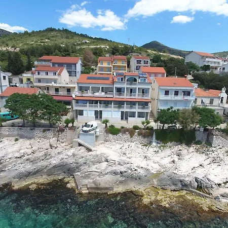 Apartment Superb Beachfront Luxury Seaview With Private Beach *
