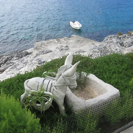Apartment Superb Beachfront Luxury Seaview With Private Beach Milna (Hvar)