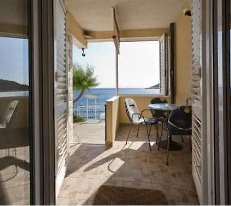Superb Beachfront Luxury Seaview With Private Beach