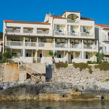 Apartment Superb Beachfront Luxury Seaview With Private Beach *