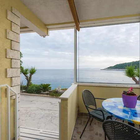 Superb Beachfront Luxury Seaview With Private Beach Apartment
