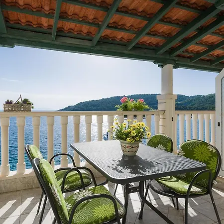 Superb Beachfront Luxury Seaview With Private Beach