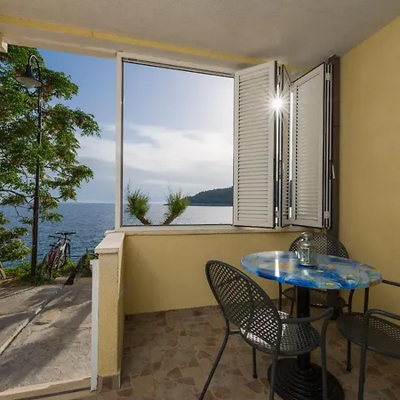 Superb Beachfront Luxury Seaview With Private Beach *